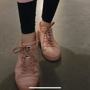 Ladies 9.5 puma suede ( Mac edition ) sneakers. Used twice .